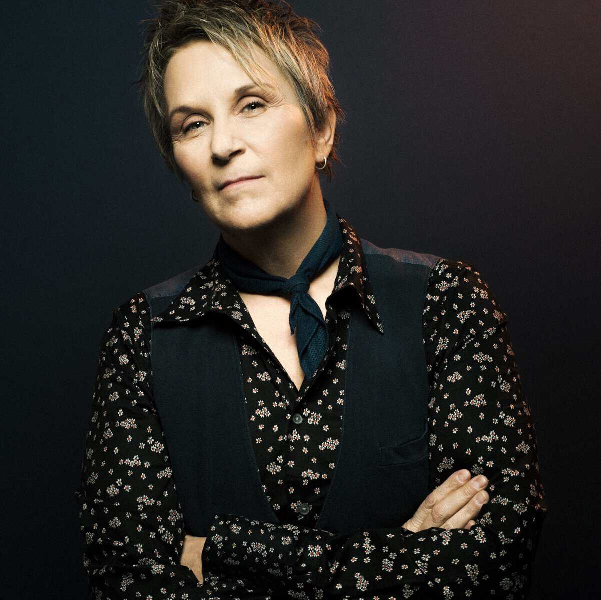 Mary Gauthier Talks Drag Queens, Limousines, and the Healing Power of ...
