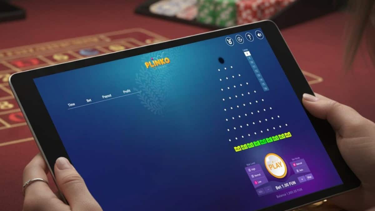 Person playing online Plinko